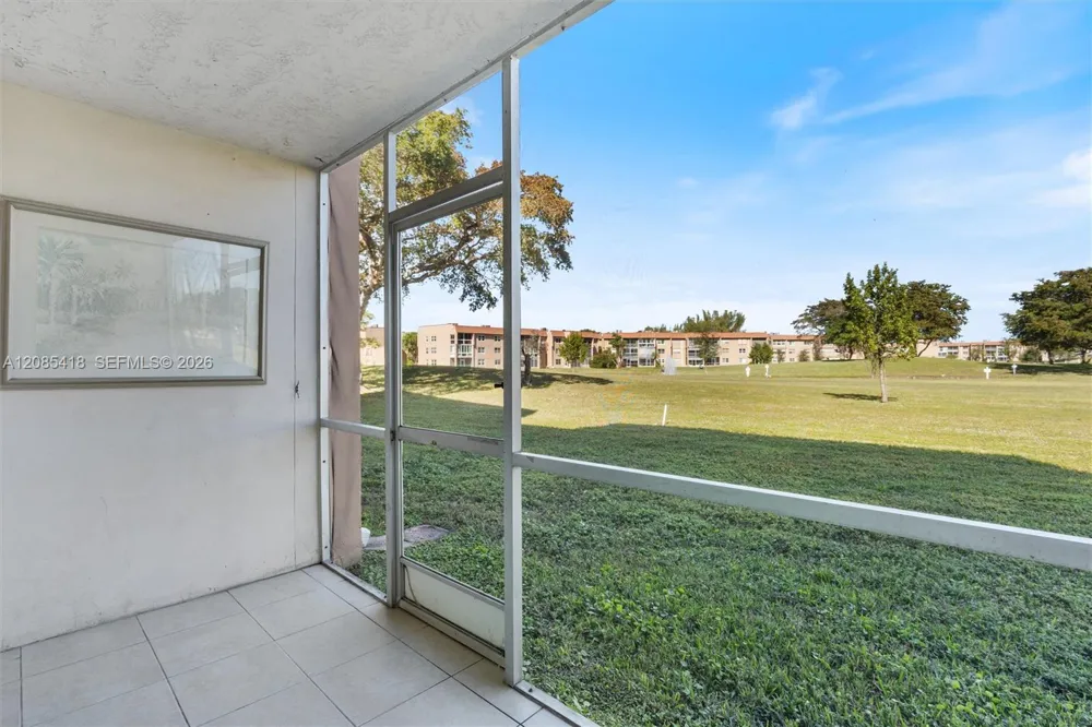 9761 Sunrise Lakes Blvd #107 Sunrise, FL 33322