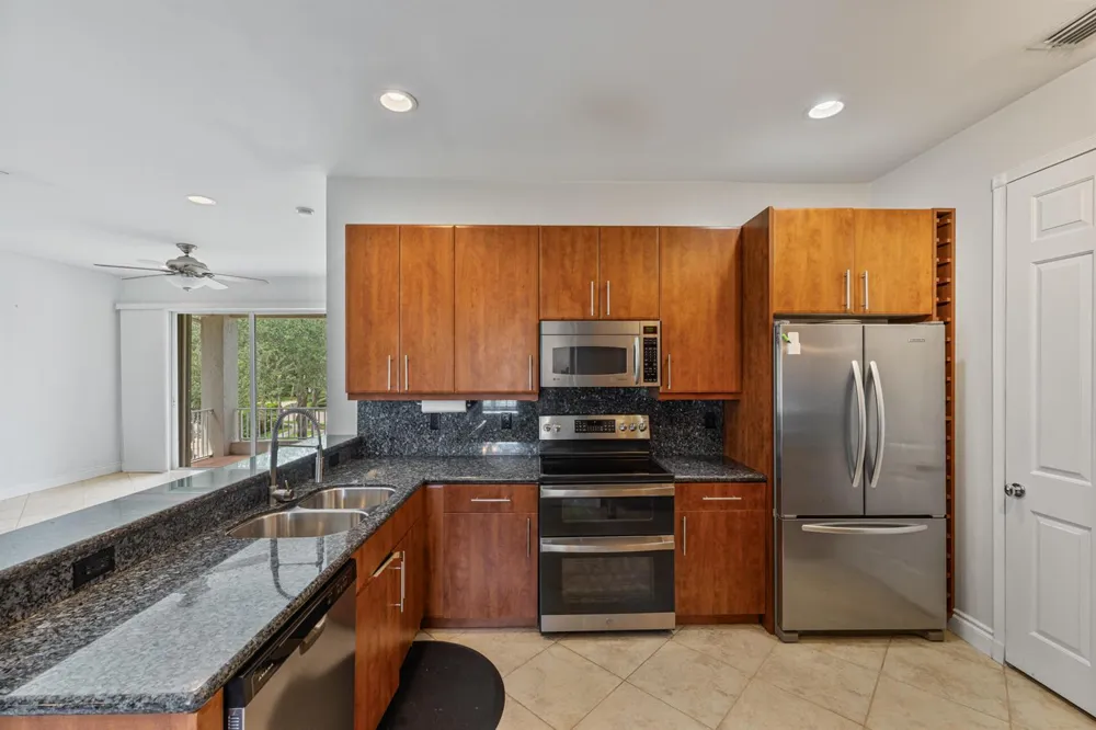 6380 BELLA CIRCLE #905 Boynton Beach, FL 33437