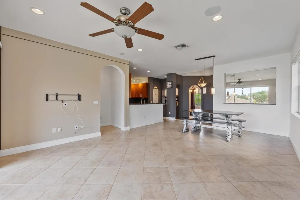 6380 BELLA CIRCLE #905 Boynton Beach, FL 33437