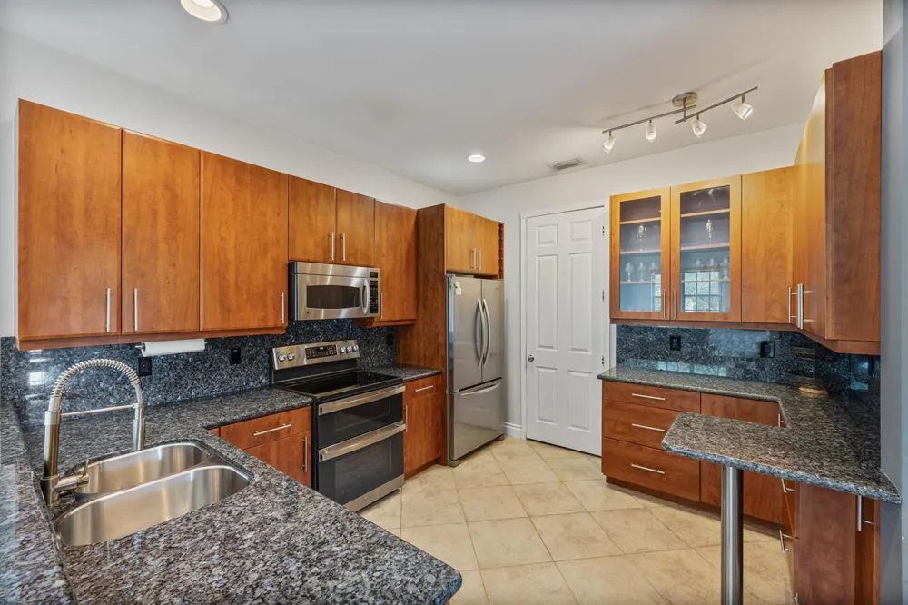 6380 BELLA CIRCLE #905 Boynton Beach, FL 33437
