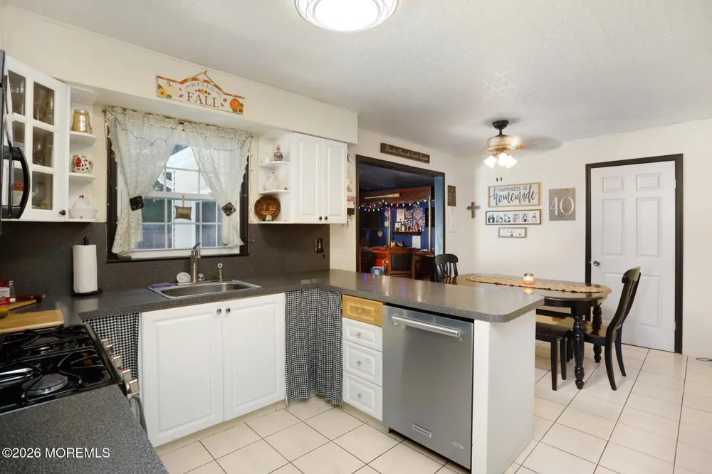 87 Concord Circle Howell, NJ 07731