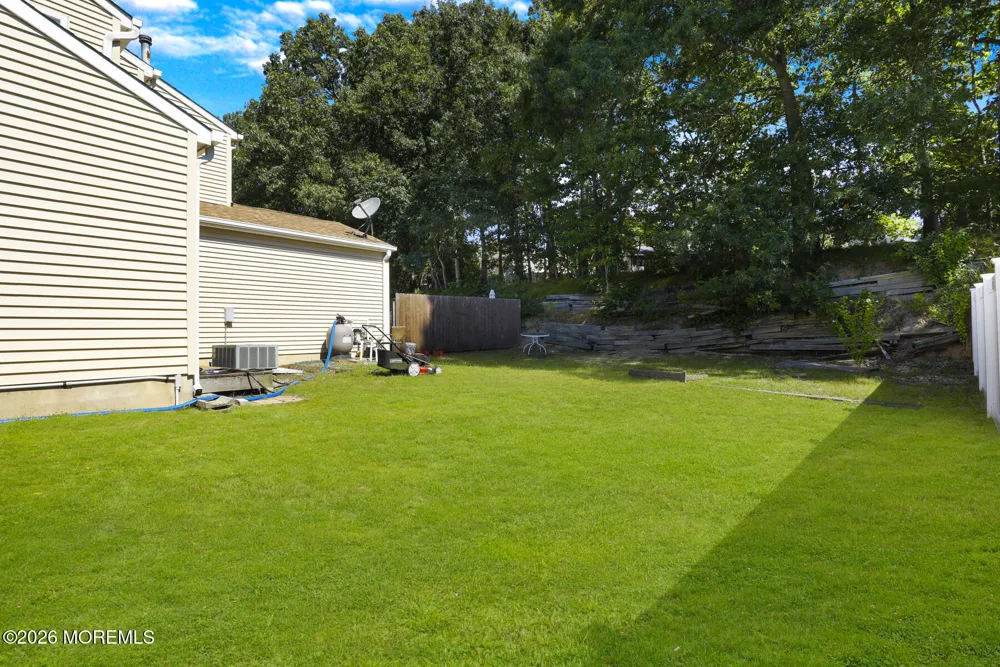 87 Concord Circle Howell, NJ 07731