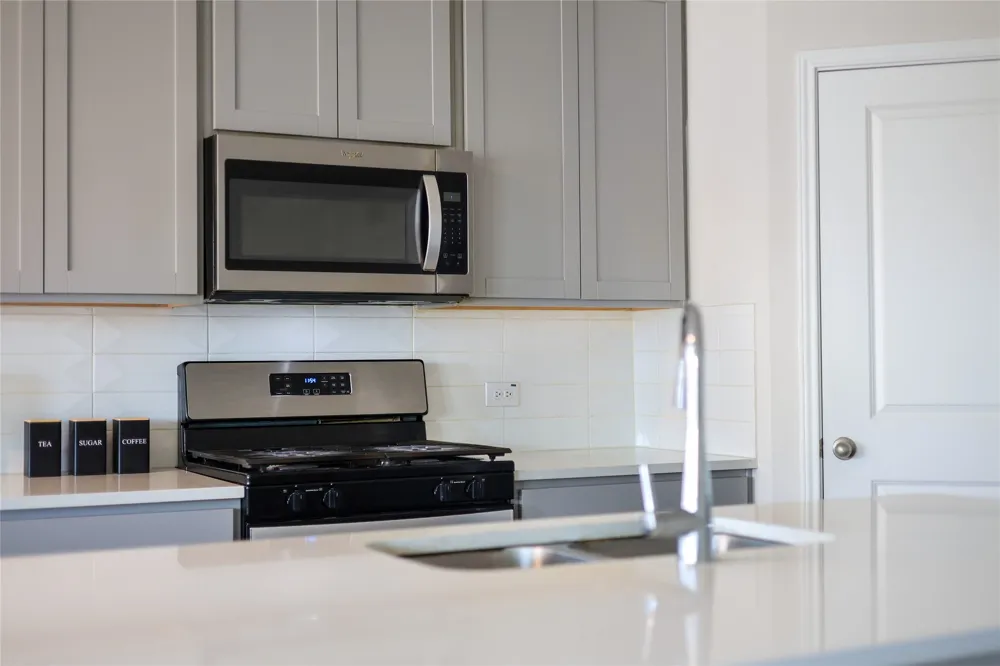 406 Grasslands Trail Hutto, TX 78634