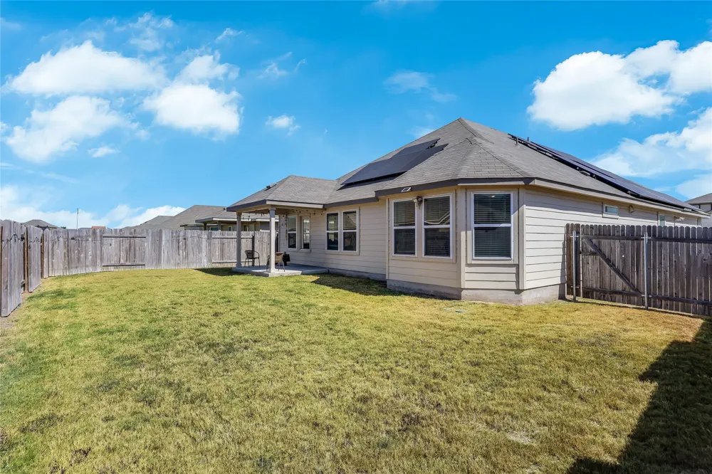 406 Grasslands Trail Hutto, TX 78634