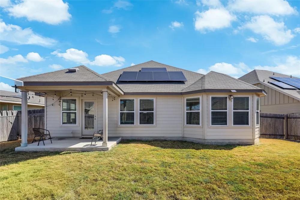 406 Grasslands Trail Hutto, TX 78634