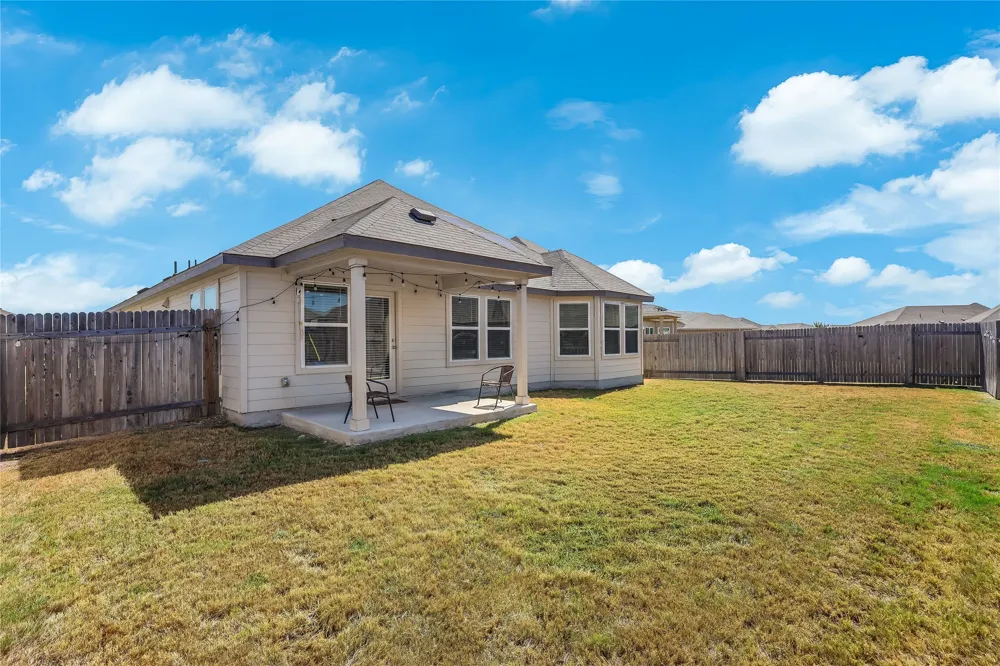 406 Grasslands Trail Hutto, TX 78634