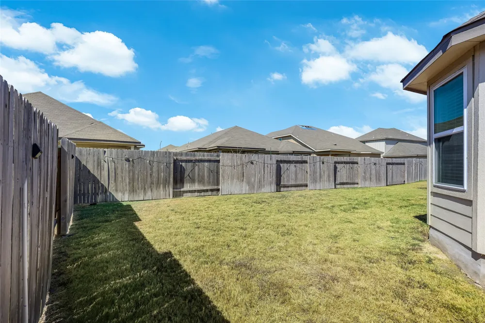 406 Grasslands Trail Hutto, TX 78634