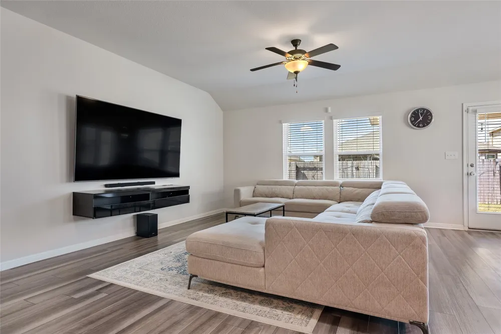 406 Grasslands Trail Hutto, TX 78634