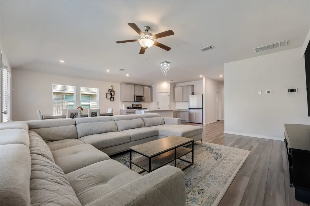 406 Grasslands Trail Hutto, TX 78634