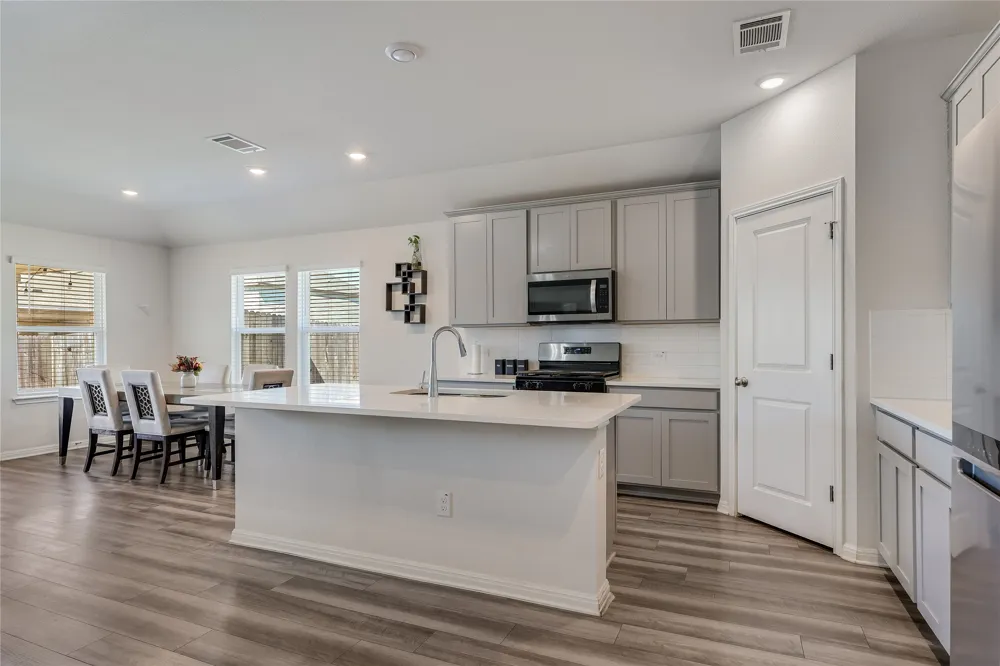 406 Grasslands Trail Hutto, TX 78634