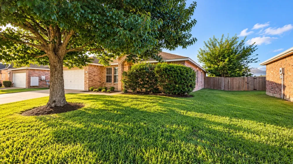 613 Redwing Drive Saginaw, TX 76131