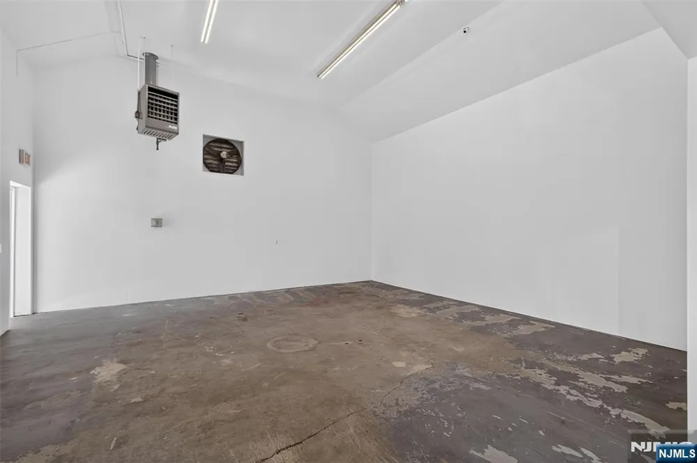 521 Valley Brook Avenue Office/ Warehou Lyndhurst, NJ 07071