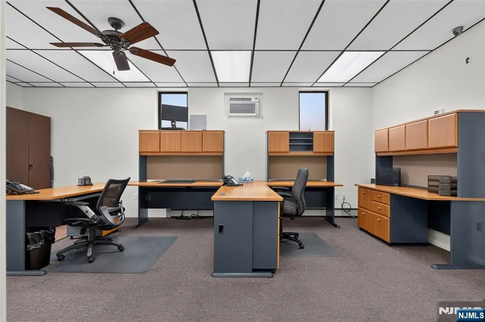 521 Valley Brook Avenue Office/ Warehou Lyndhurst, NJ 07071
