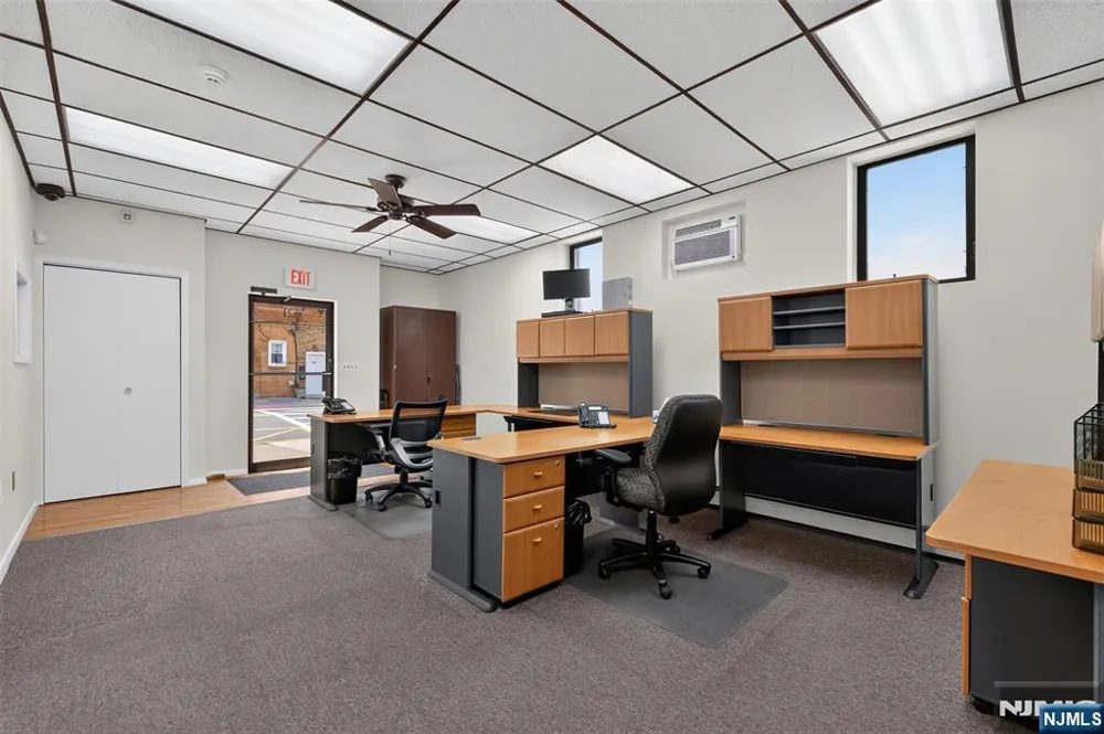 521 Valley Brook Avenue Office/ Warehou Lyndhurst, NJ 07071
