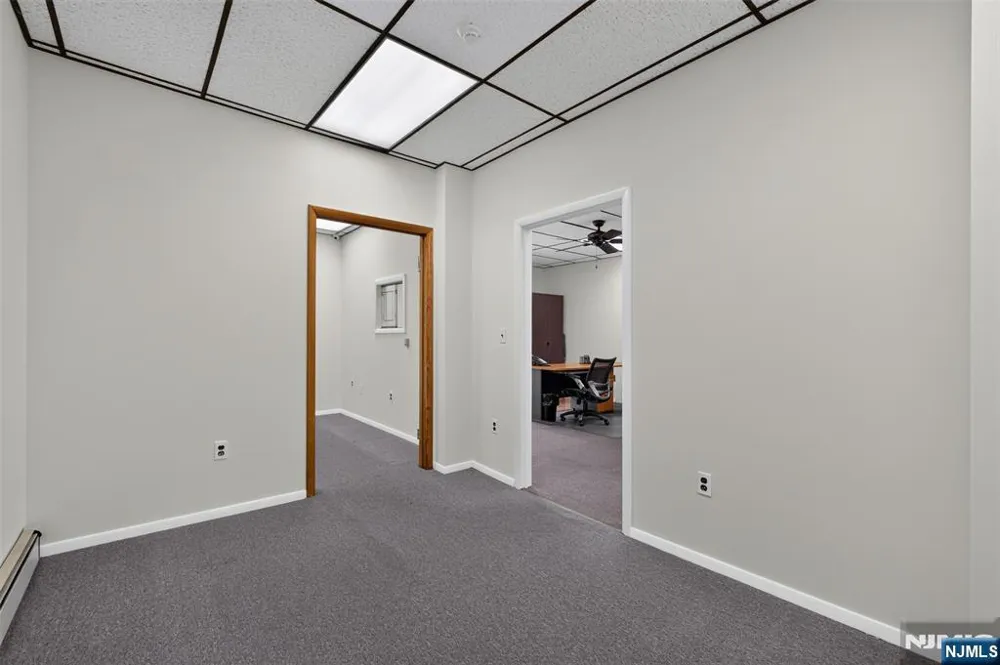 521 Valley Brook Avenue Office/ Warehou Lyndhurst, NJ 07071