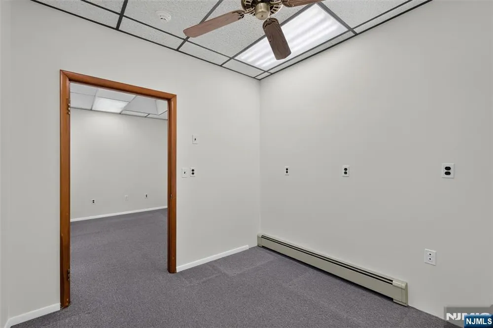 521 Valley Brook Avenue Office/ Warehou Lyndhurst, NJ 07071