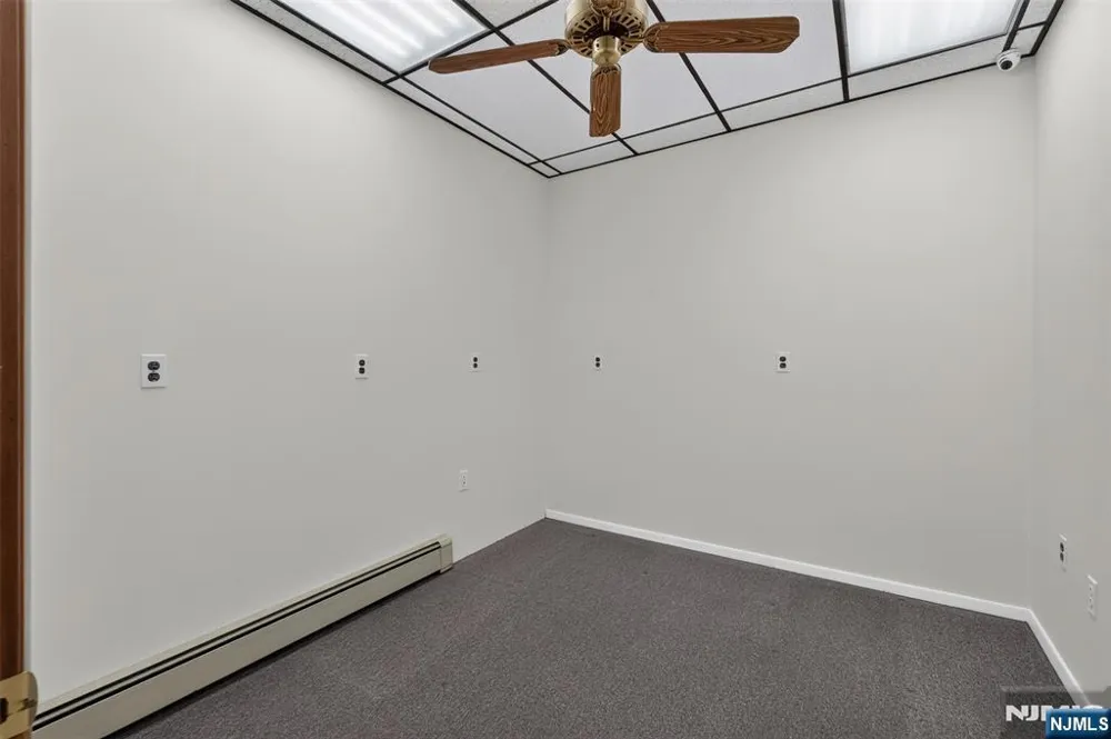 521 Valley Brook Avenue Office/ Warehou Lyndhurst, NJ 07071