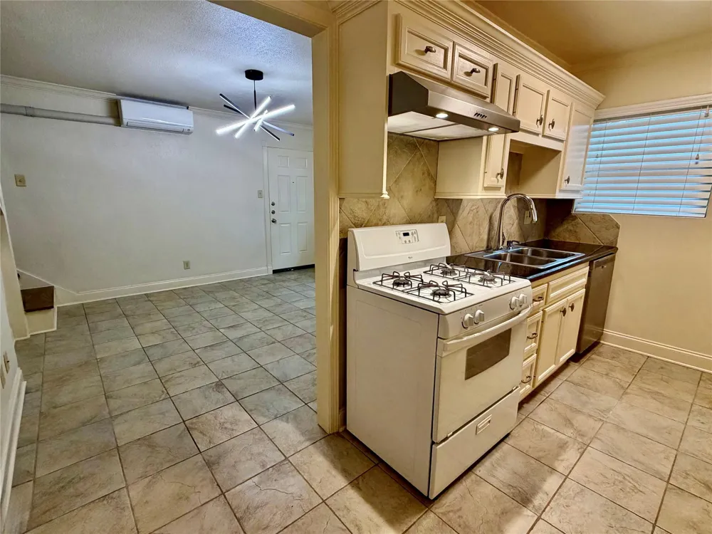 2812 Wichita #13 Houston, TX 77004