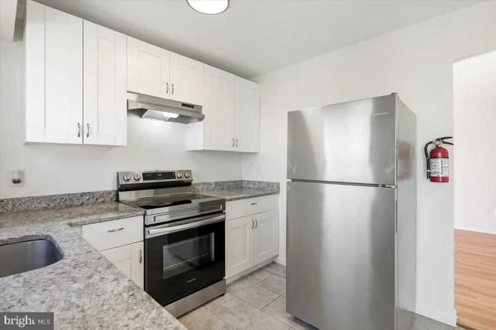 1 LAWRENCE COURT Sicklerville, NJ 08081