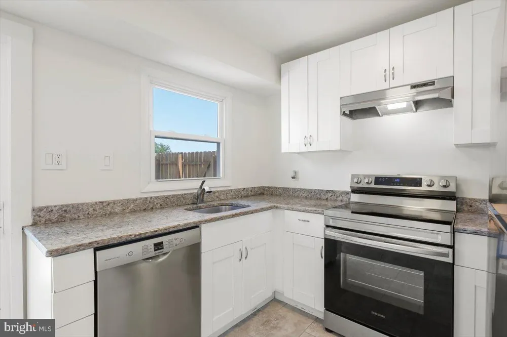 1 LAWRENCE COURT Sicklerville, NJ 08081