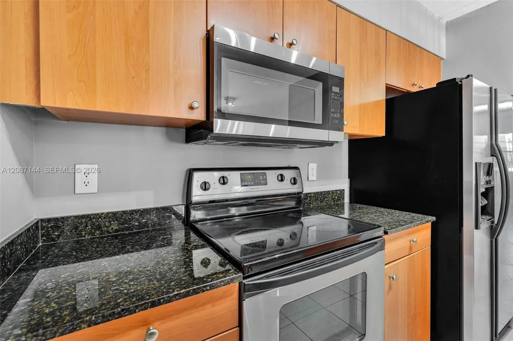 2881 Oakland Forest Dr #113 Oakland Park, FL 33309