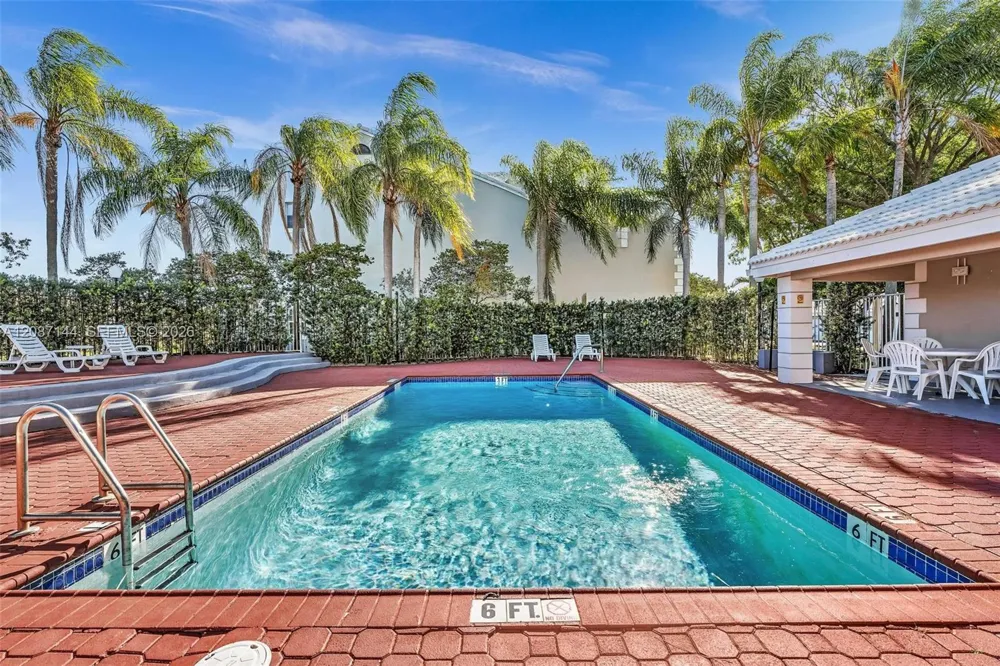 2881 Oakland Forest Dr #113 Oakland Park, FL 33309