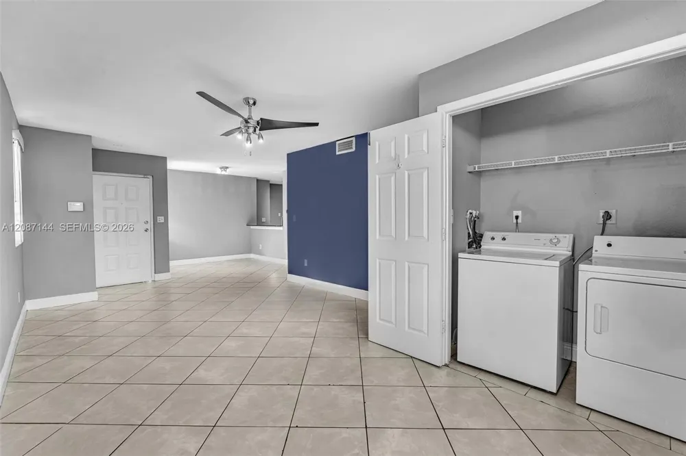 2881 Oakland Forest Dr #113 Oakland Park, FL 33309