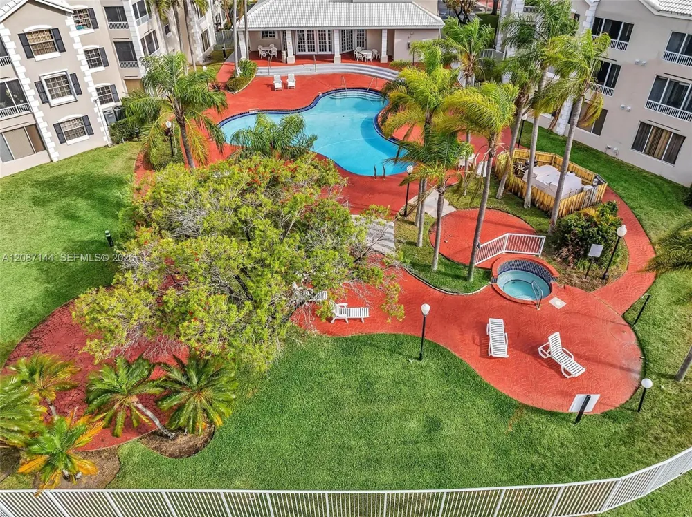 2881 Oakland Forest Dr #113 Oakland Park, FL 33309