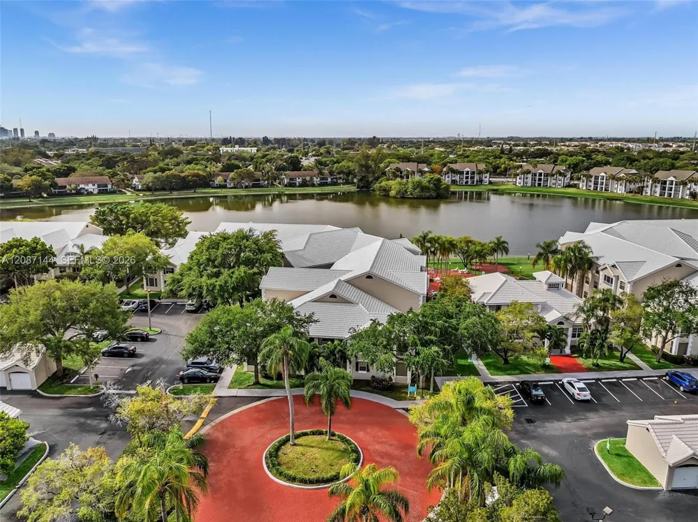 2881 Oakland Forest Dr #113 Oakland Park, FL 33309