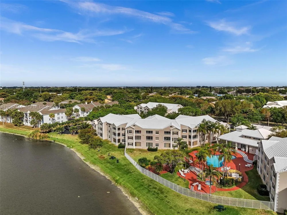 2881 Oakland Forest Dr #113 Oakland Park, FL 33309