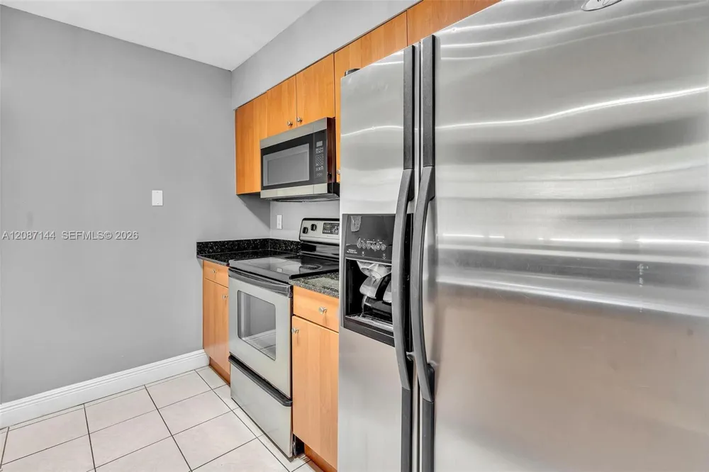 2881 Oakland Forest Dr #113 Oakland Park, FL 33309