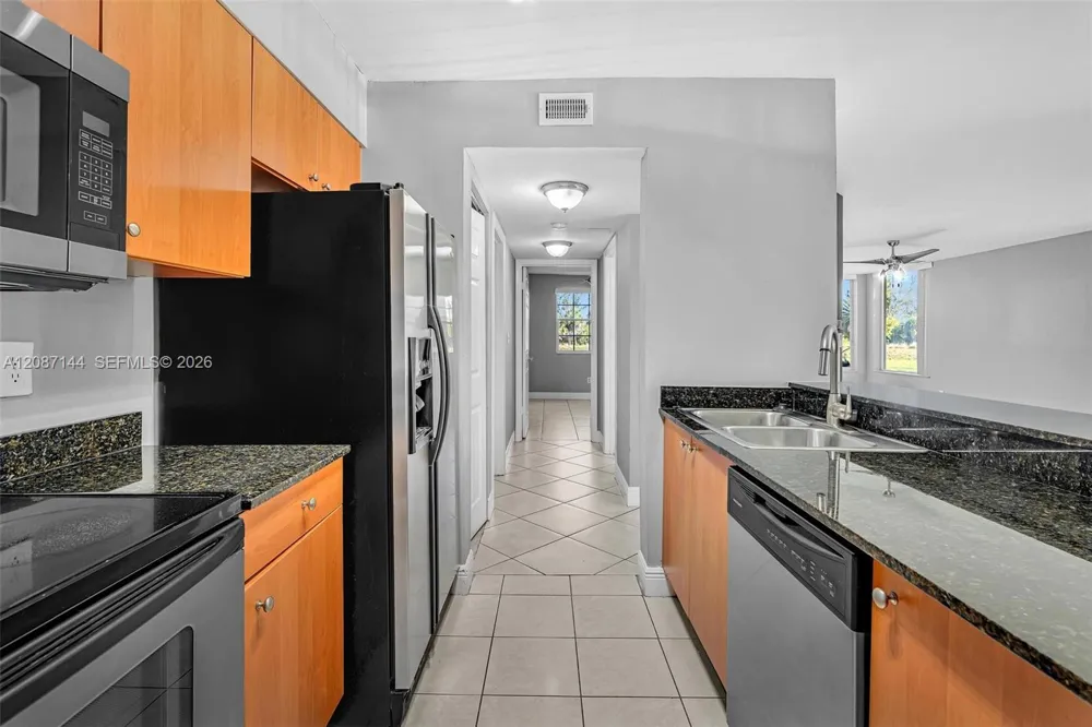 2881 Oakland Forest Dr #113 Oakland Park, FL 33309