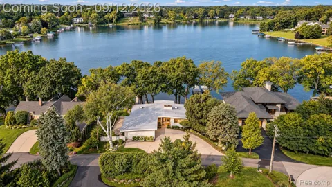 1879 Long Pointe Drive