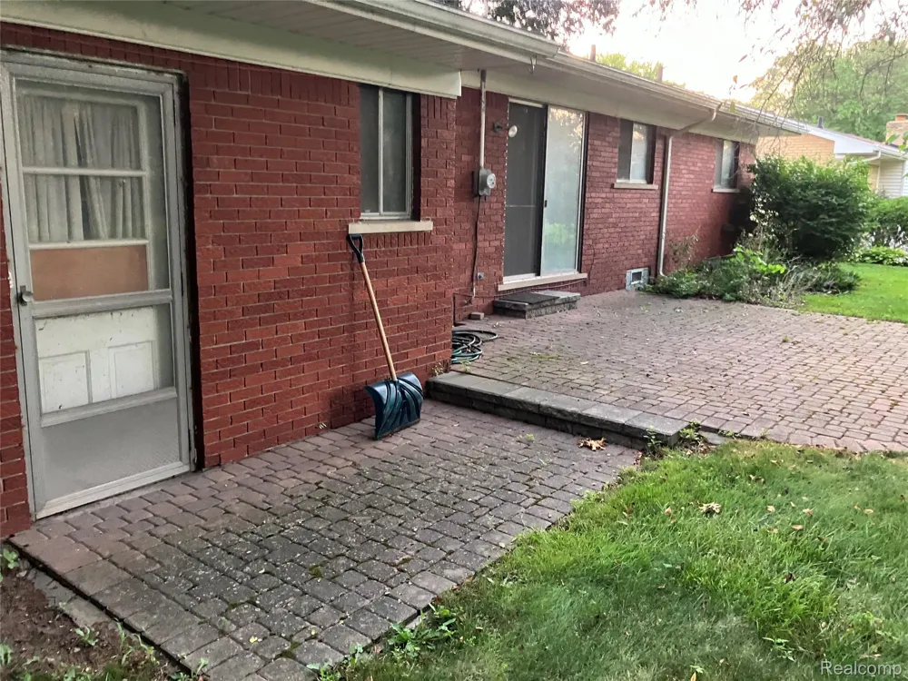 37054 Maas Drive Sterling Heights City, MI 48312