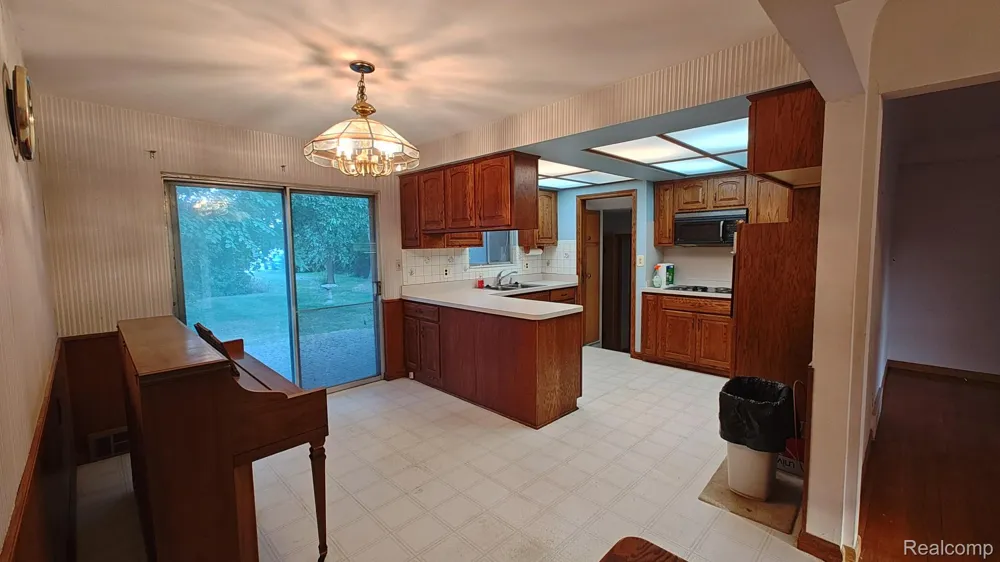 37054 Maas Drive Sterling Heights City, MI 48312