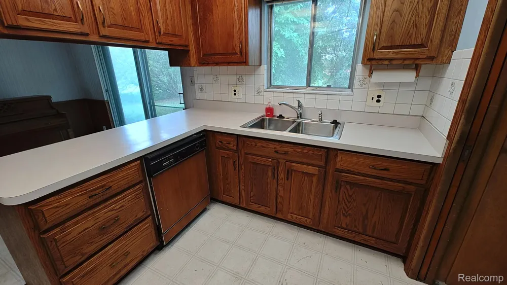 37054 Maas Drive Sterling Heights City, MI 48312