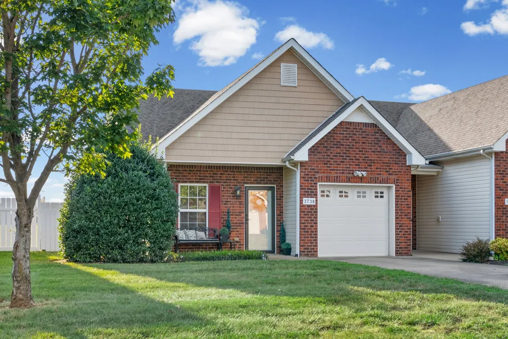 3738 Meadow Ridge Ln Clarksville, TN 37040