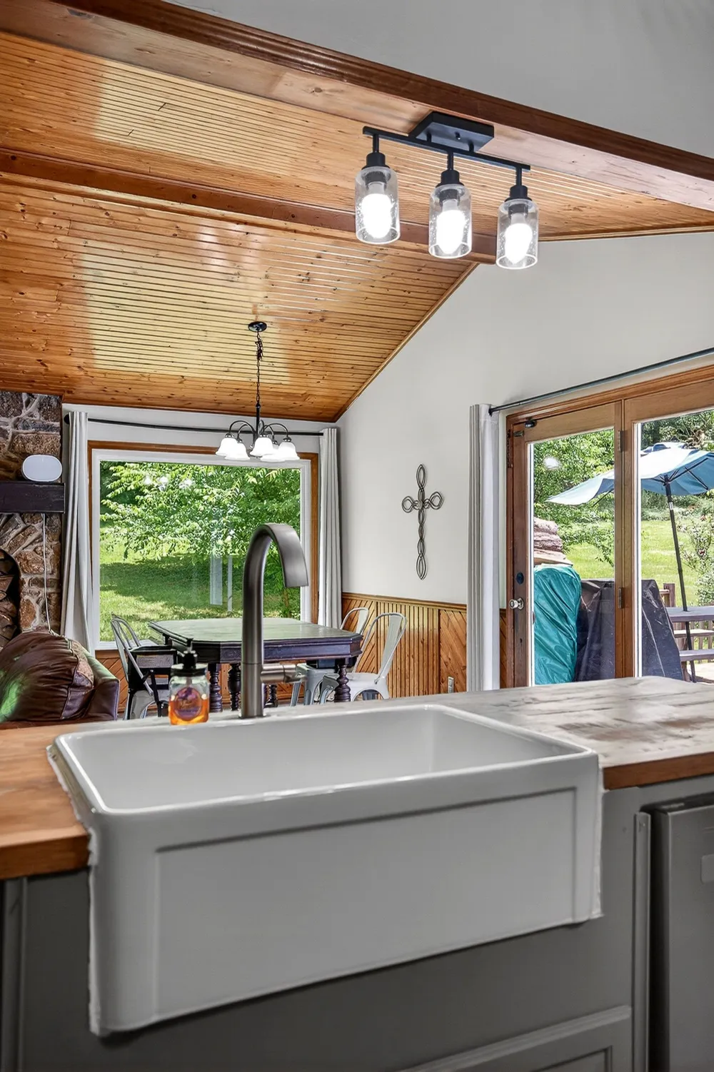 283 Hunting Creek Rd Whitleyville, TN 38588