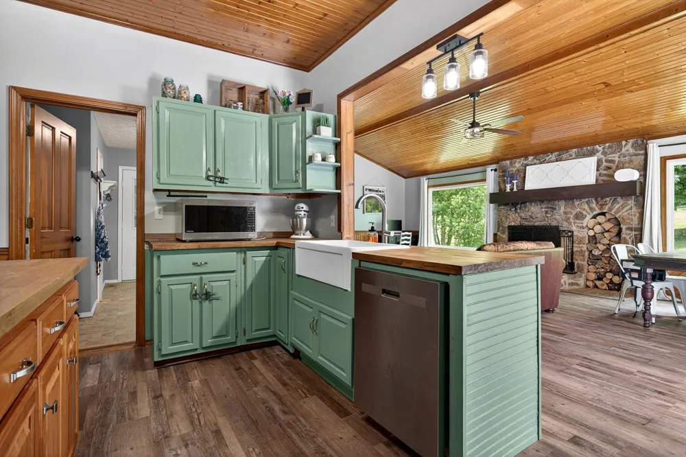 283 Hunting Creek Rd Whitleyville, TN 38588