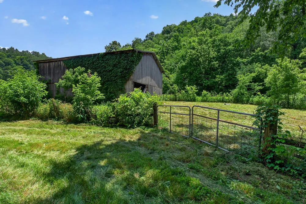 283 Hunting Creek Rd Whitleyville, TN 38588
