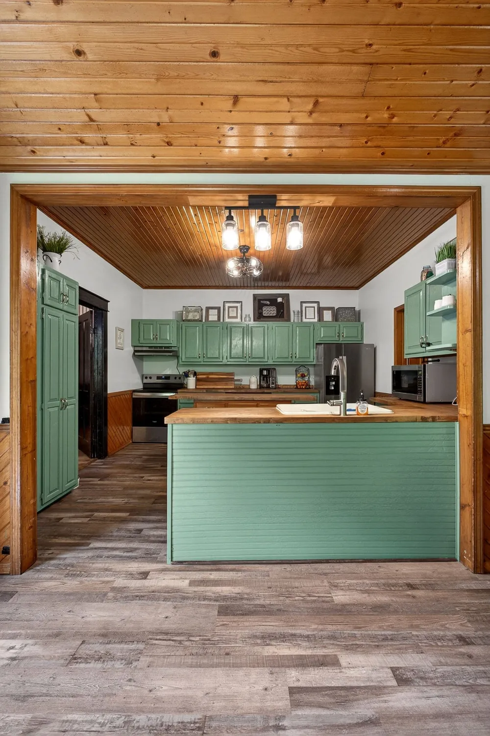 283 Hunting Creek Rd Whitleyville, TN 38588