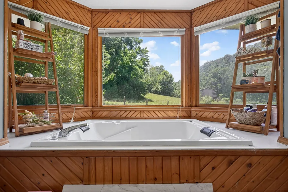 283 Hunting Creek Rd Whitleyville, TN 38588