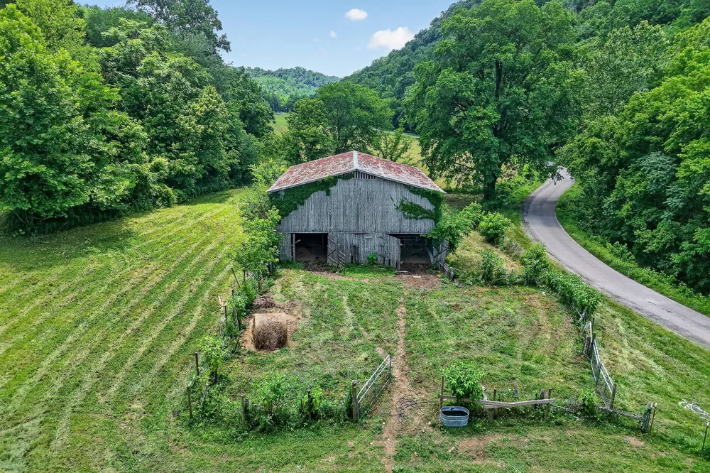 283 Hunting Creek Rd Whitleyville, TN 38588