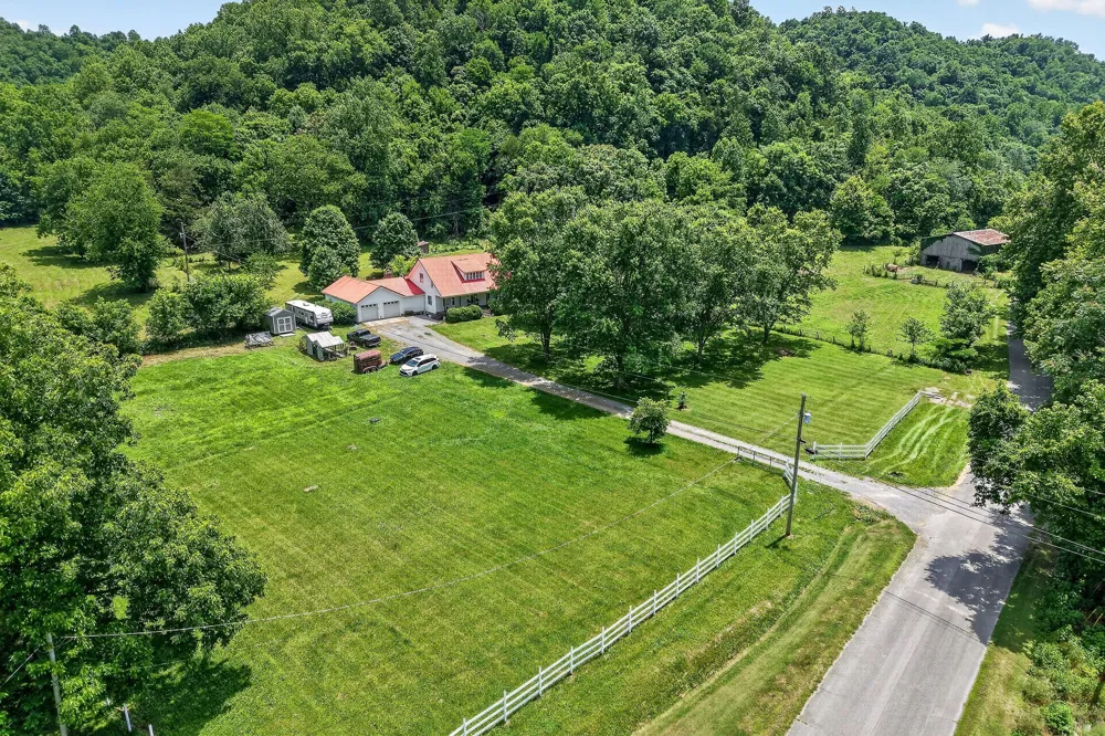 283 Hunting Creek Rd Whitleyville, TN 38588