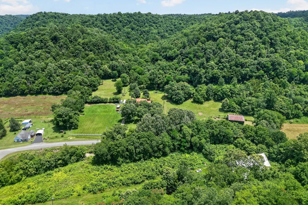 283 Hunting Creek Rd Whitleyville, TN 38588