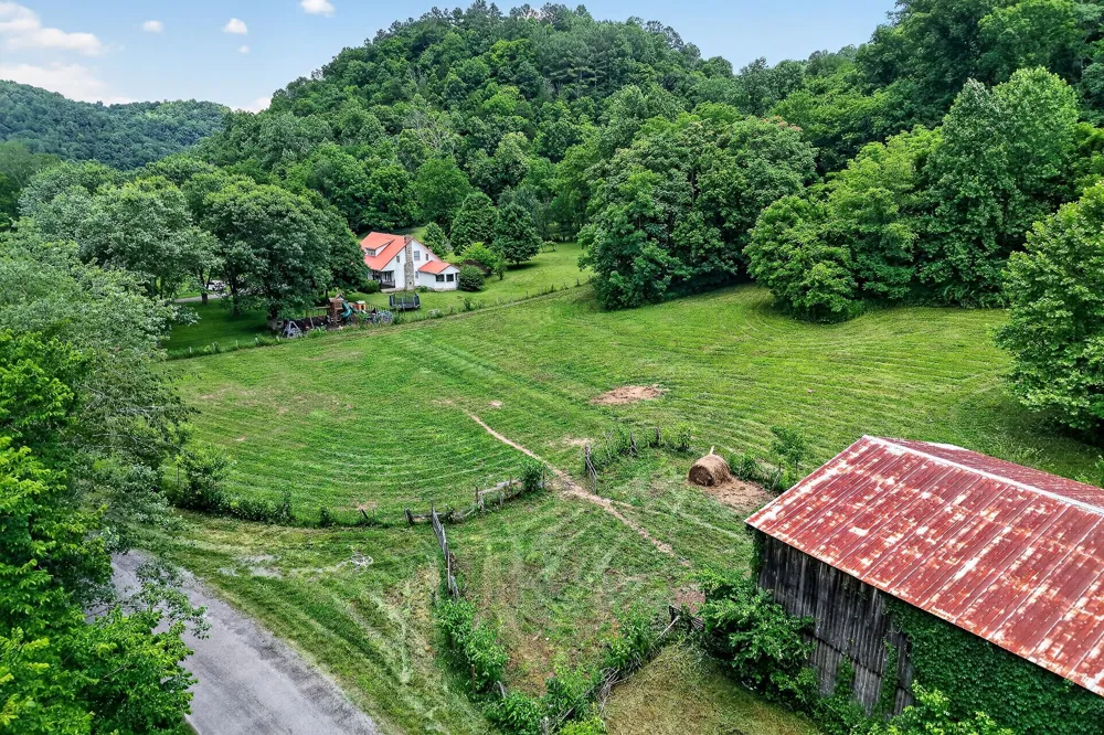 283 Hunting Creek Rd Whitleyville, TN 38588