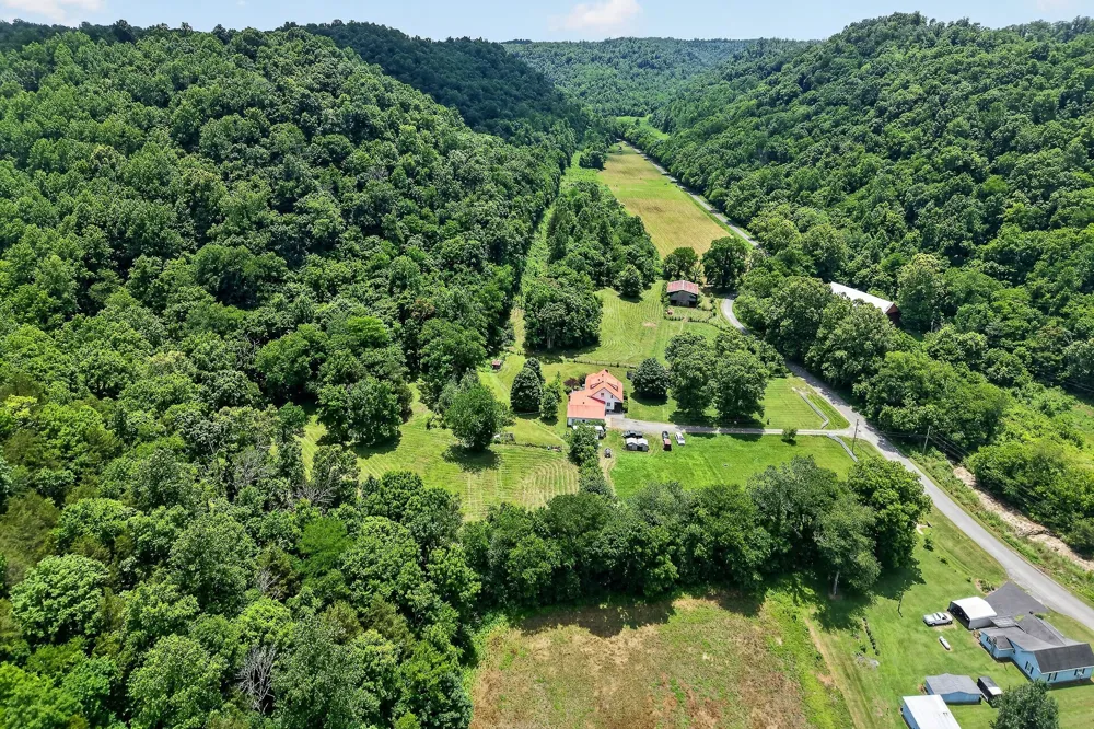 283 Hunting Creek Rd Whitleyville, TN 38588