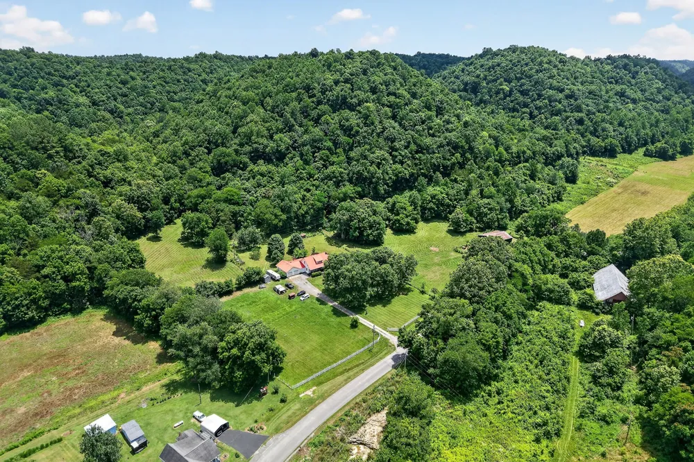 283 Hunting Creek Rd Whitleyville, TN 38588