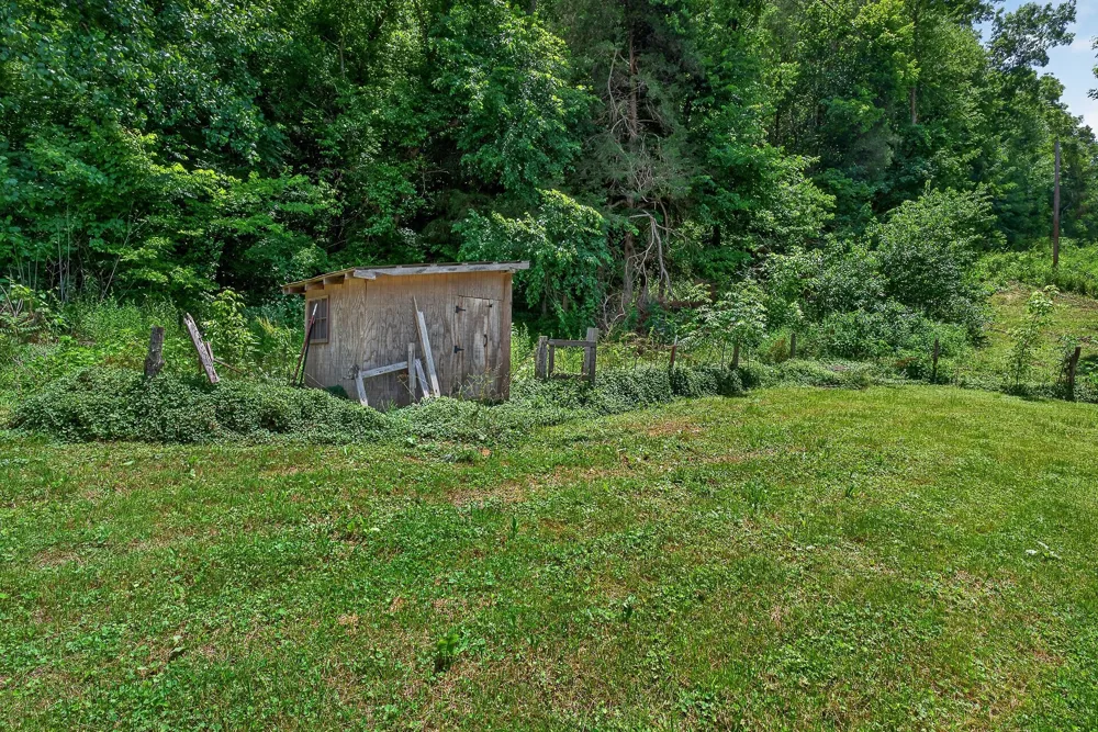 283 Hunting Creek Rd Whitleyville, TN 38588