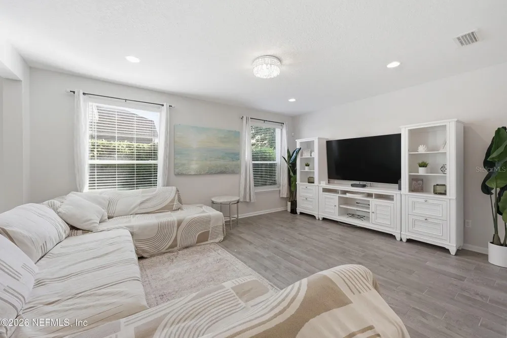 6946 AZALEA GROVE DRIVE Jacksonville, FL 32258